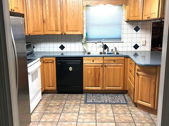 Kitchen view from entry hall