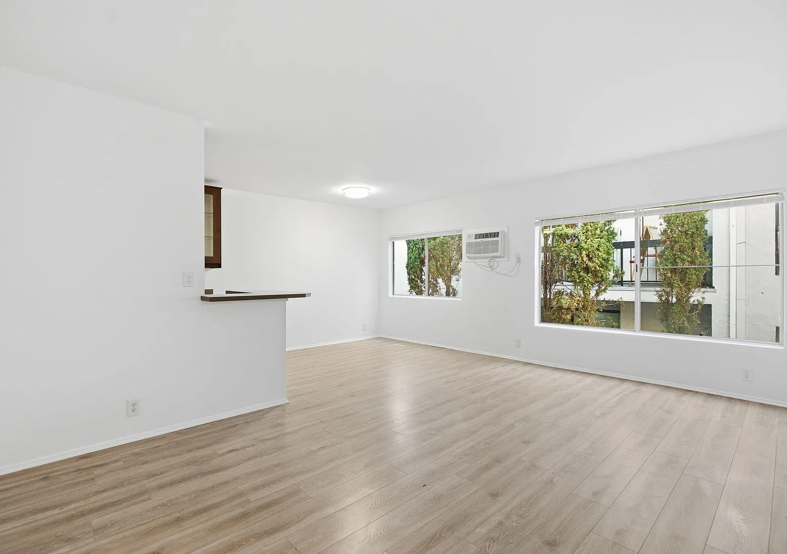 1812 Westholme Avenue — Photo 1