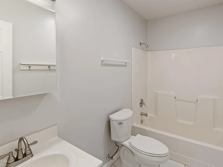 359 Montgomery Cir — Photo 7