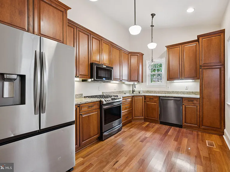 1814 E Pratt St — Photo 8