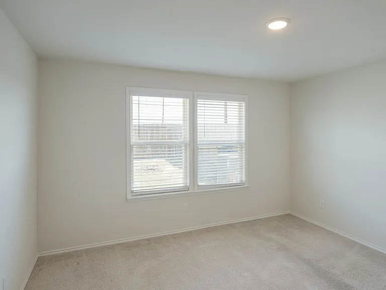 6319 Antares — Photo 7