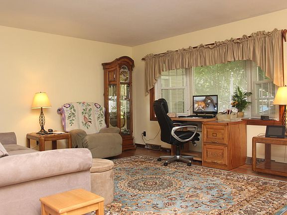 2nd image of 6850 Sherwood Dr