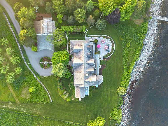 4th image of 425 Seawall Road