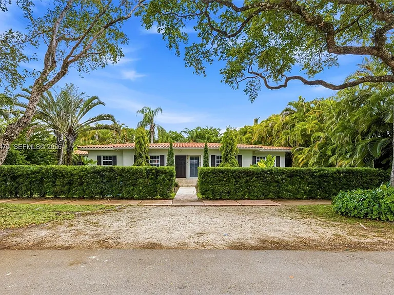1551 Delgado Ave — Photo 1