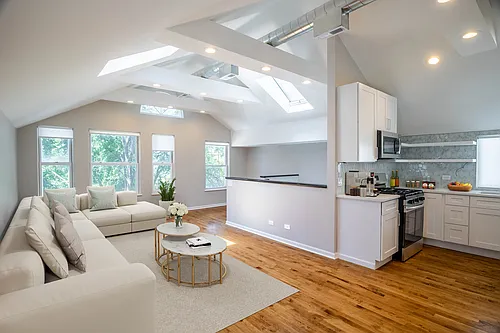 1063 N Wood St #PENTHOUSE Photo 1