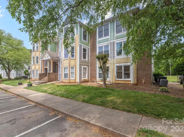 7346 Rose Terrace Ct, Charlotte, NC 28215