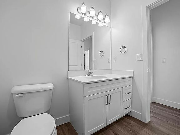 5th image of 5801 S Garnet Dr #6201