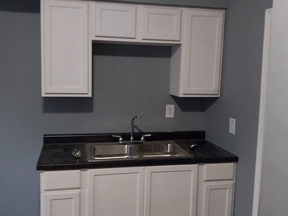 4th image of 6606 Hosmer Ave
