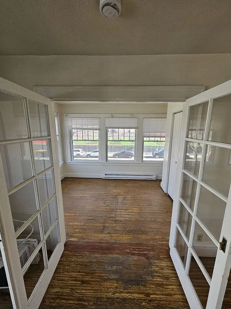 Washington St - 8 Unit — Photo 3