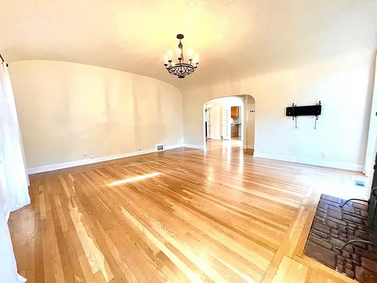 1127 Clark Way — Photo 10
