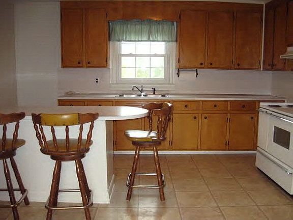 4th image of 1238 Hidden Valley Dr