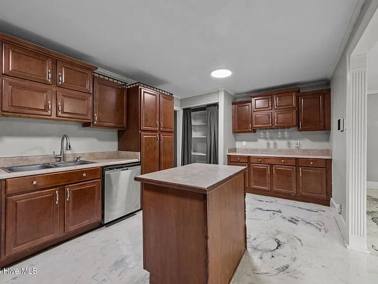 613 Maple St — Photo 6