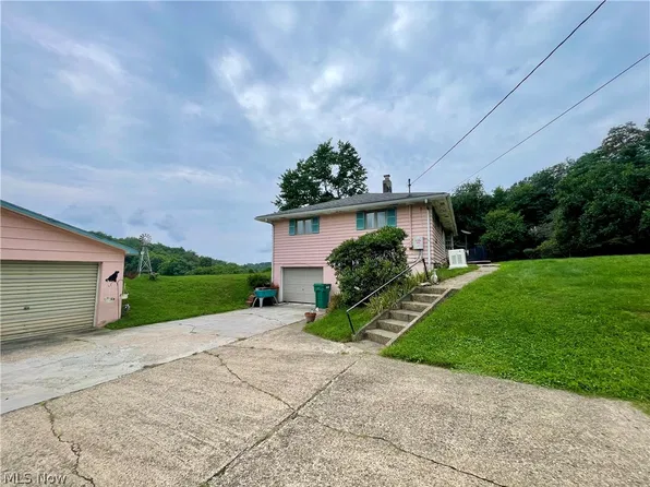 672 Tope Rd, New Cumberland, WV 26047