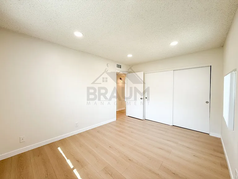 14801 DELANO — Photo 21