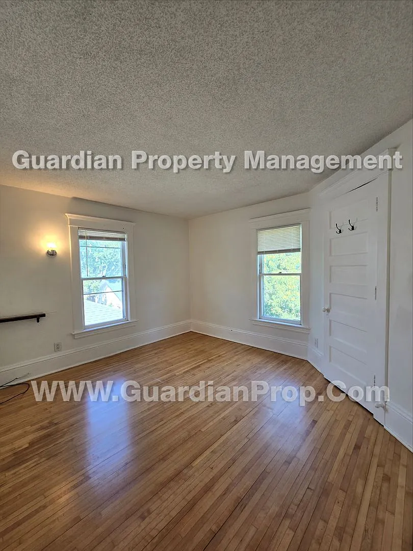 2621-2623 Colfax Avenue S — Photo 4
