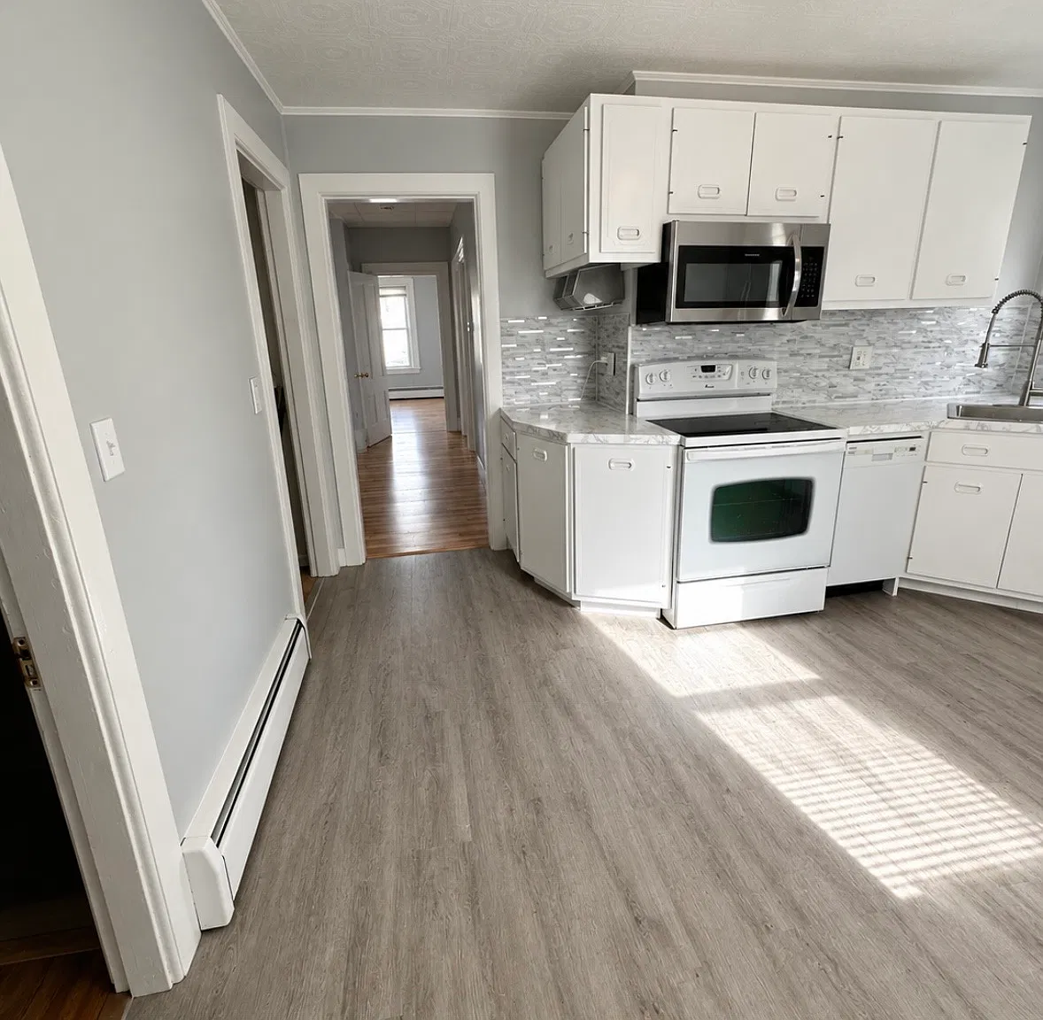 2 bed, 1100 sqft, $2,100 — Photo 2
