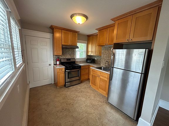 5th image of 1342 W North St