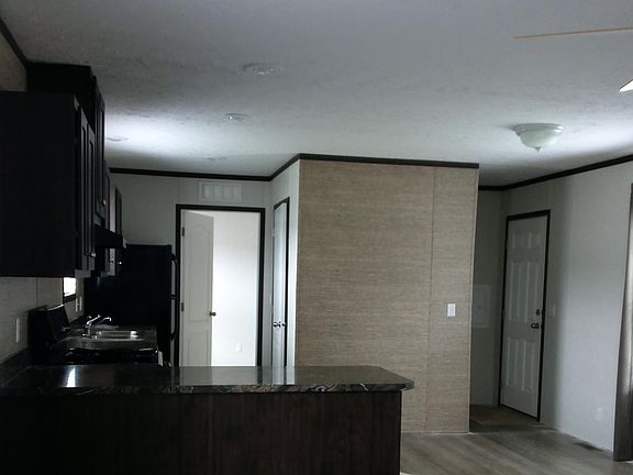4th image of 124 Butternut St