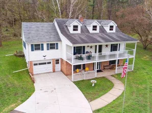 W7425 State Highway 10, Ellsworth, WI 54011