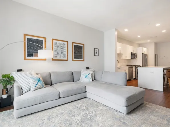 205 Maverick St #312, Boston, MA 02128