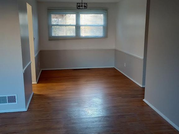 4th image of 18 Deerhill Ln