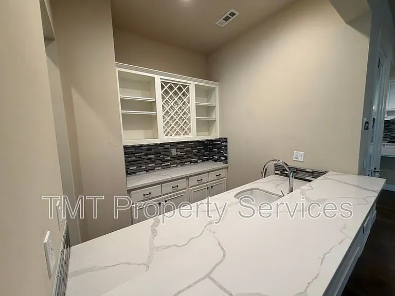 2839 Sevilla Ln — Photo 21