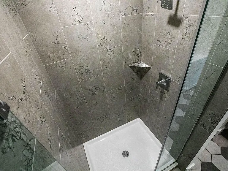 411 W Portage Ave #6 — Photo 25