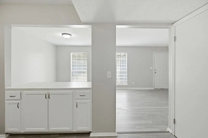 2 bed, 1.0 bath, 900 sqft, $799 — Photo 4