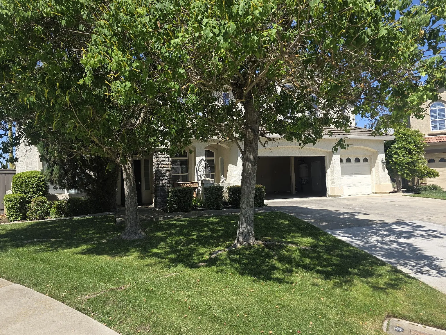 5 bed, 3045 sqft, $3,950 — Photo 2