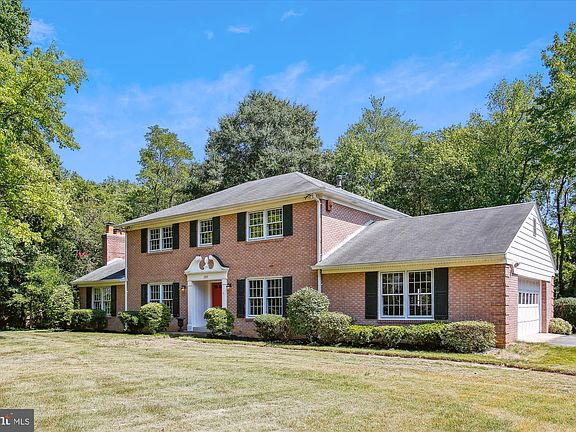 4th image of 1715 Hollindale Dr