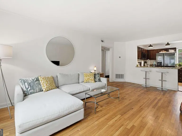 2240 Cheshire Bridge Rd NE #205 — Photo 4