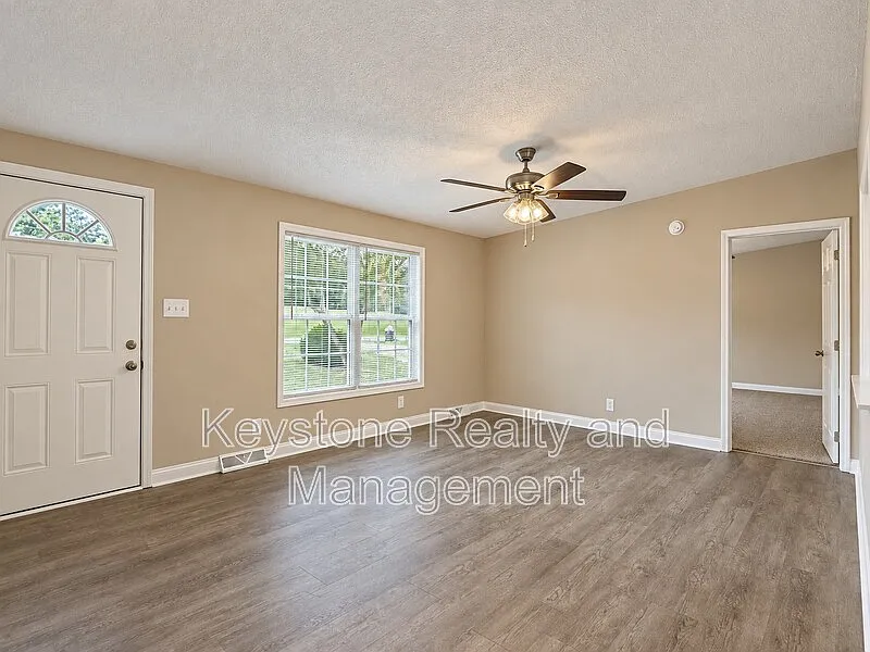 3 bed, 2.0 bath, 1440 sqft, $1,500 — Photo 2