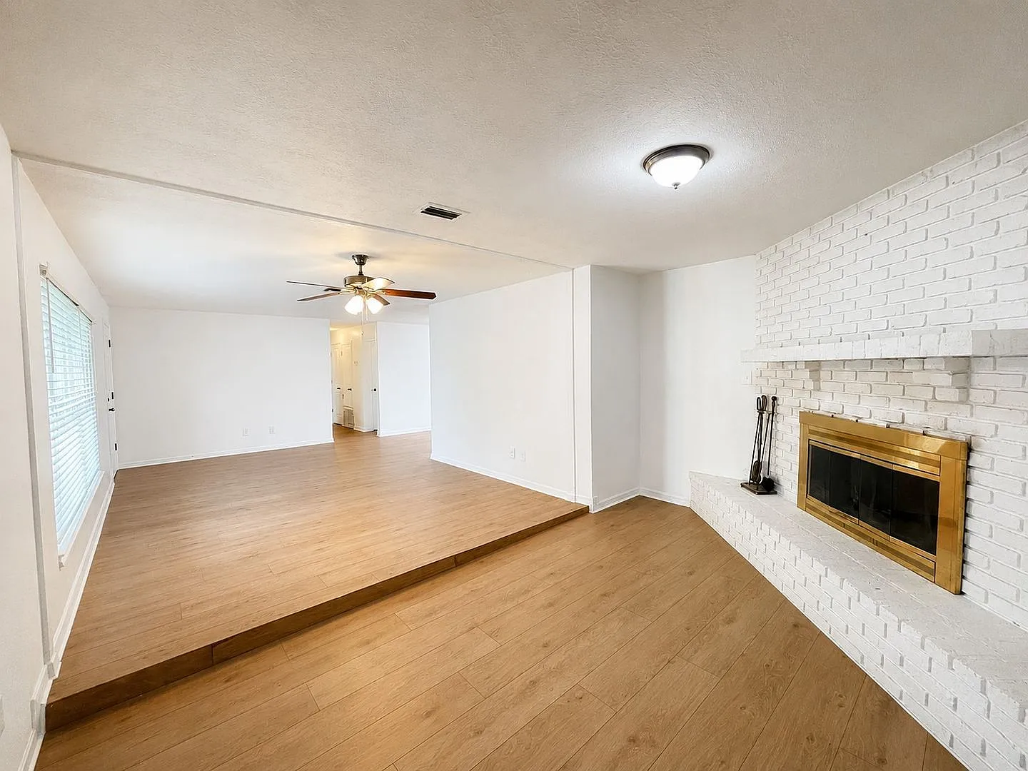3 bed, 2.0 bath, 1320 sqft, $2,250 — Photo 3