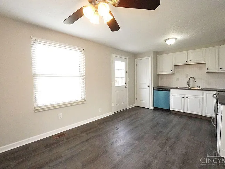 1382 Firethorne Dr — Photo 6