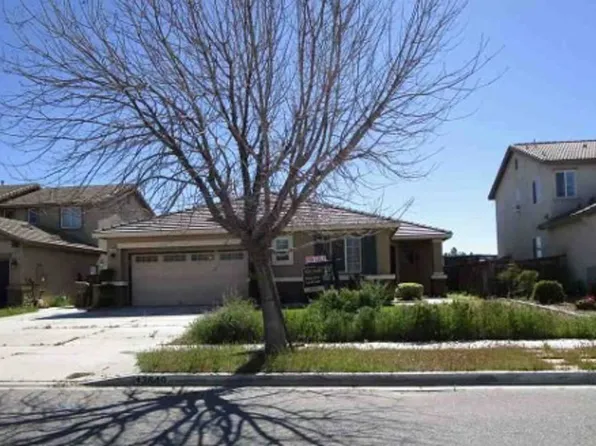 13849 Jackson St, Oak Hills, CA 92344