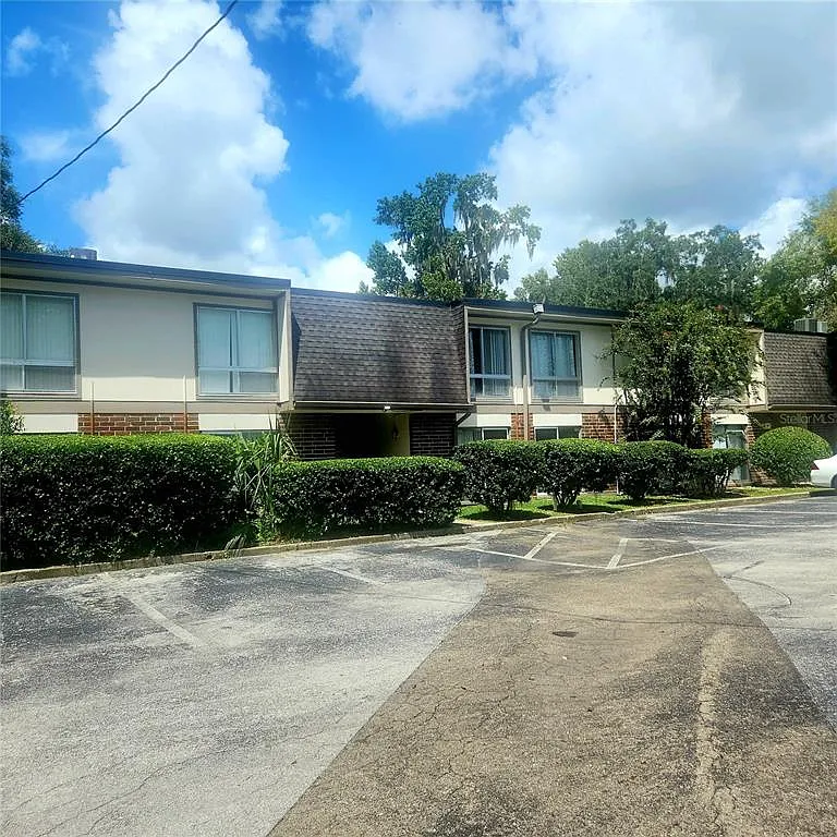 1 bed, 1.0 bath, 642 sqft, $1,050 — Photo 1