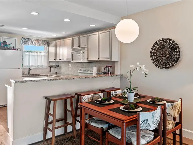 29 High Point Cir E #503 — Photo 8