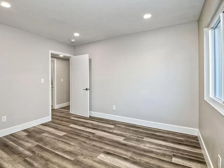 5430 Lauretta St — Photo 15