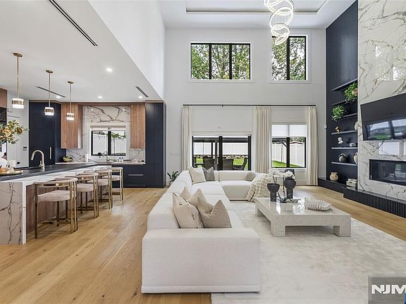4th image of 151 Stuart Street