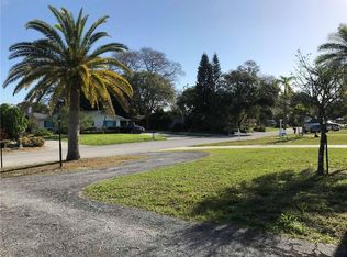 10664 Blossom Lake Dr, Seminole, FL 33772