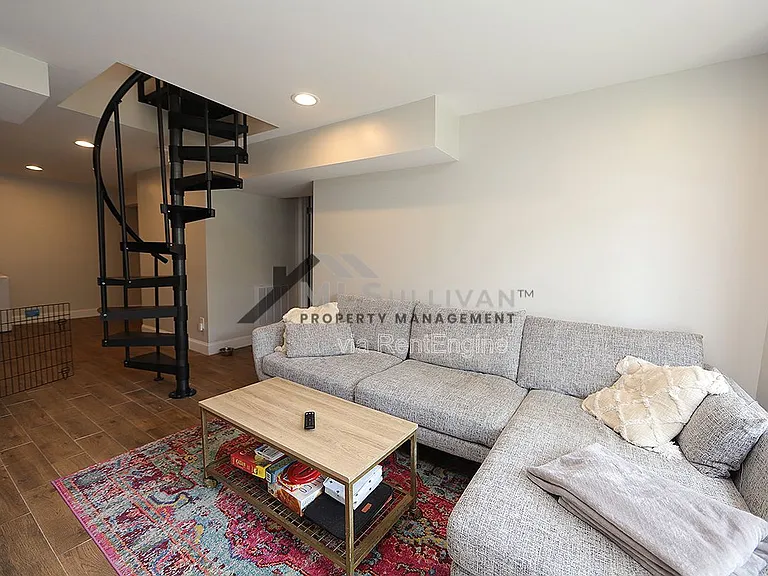 411 N Maple St — Photo 13