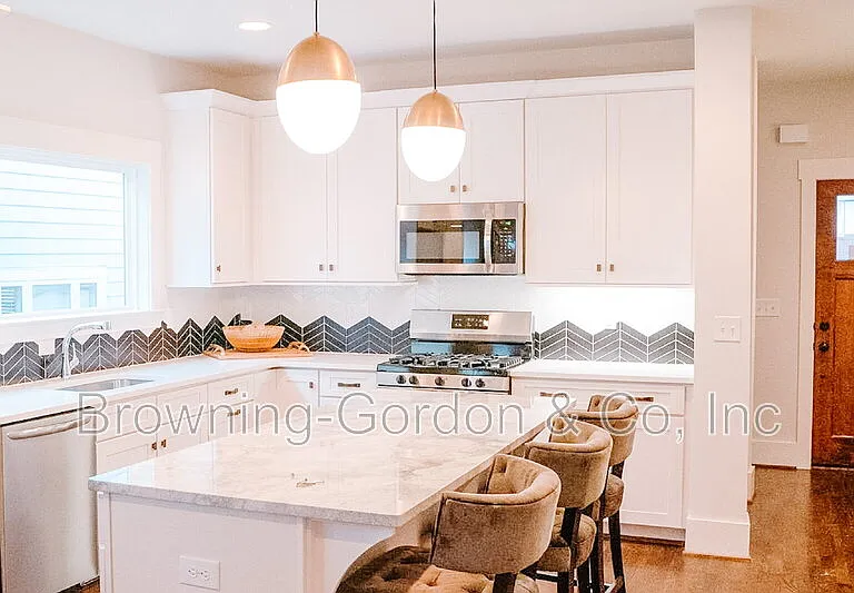2156B Byrum Ave — Photo 3