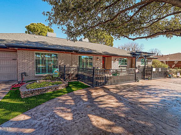 3rd image of 9517 Desert Hills Ln