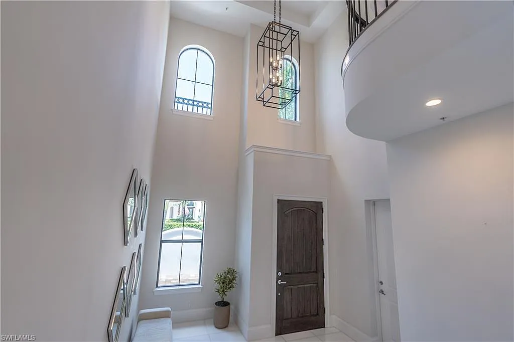 3 bed, 3.5 bath, 3382 sqft, $20,000 — Photo 2