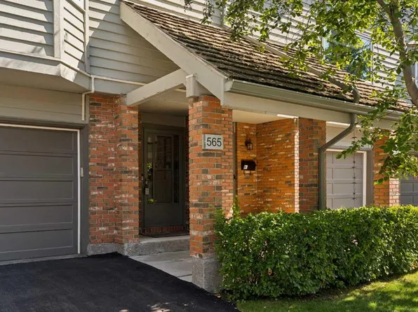 565 SW Point McKay Grv NW, Calgary, AB T3B 5C4