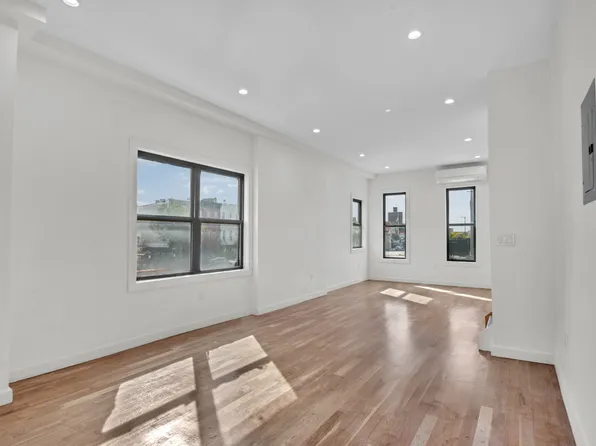 31 Roosevelt Place image 3 of 17