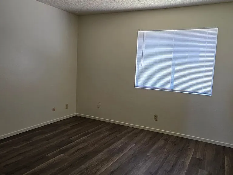 5909 Ming Ave #7-12 — Photo 6