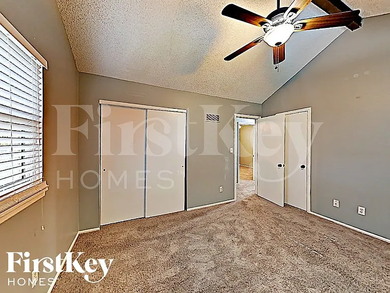 5906 NW Walnut Creek Cir — Photo 7
