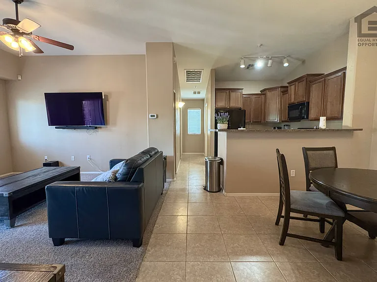 2727 N Price Rd #6 — Photo 8