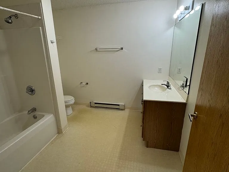 90 E Gridley Ave — Photo 68